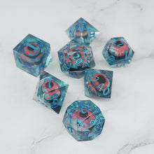 Load image into Gallery viewer, Cthulhu's Eye | 7 Piece Moving Eye DnD Dice Set | Acrylic RPG Gaming Dice