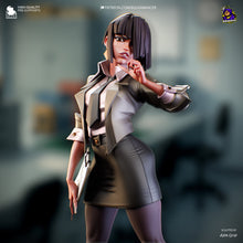 Load image into Gallery viewer, Agent Karen – Unbreadable – 1:8 Scale
