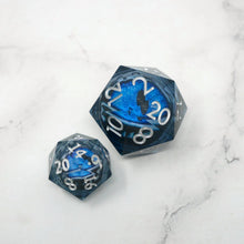 Load image into Gallery viewer, Blue Slaadi&#39;s Eye - Giant D20 Moving Eye DnD Dice | Acrylic RPG Gaming Dice
