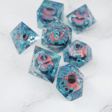 Load image into Gallery viewer, Cthulhu&#39;s Eye |  7 Piece Moving Eye DnD Dice Set | Acrylic RPG Gaming Dice
