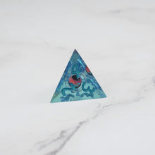 Load image into Gallery viewer, Cthulhu&#39;s Eye |  7 Piece Moving Eye DnD Dice Set | Acrylic RPG Gaming Dice
