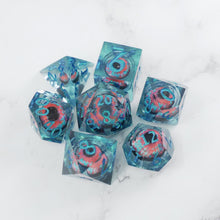 Load image into Gallery viewer, Cthulhu&#39;s Eye |  7 Piece Moving Eye DnD Dice Set | Acrylic RPG Gaming Dice
