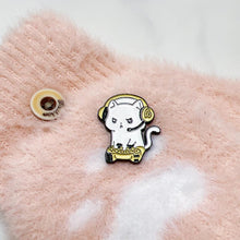 Load image into Gallery viewer, Cute Gaming Cat Lapel Pin – Gift for Gamers and Feline Fans
